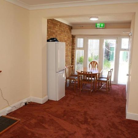 شقة Abbey Wood  في Congress Road Abbeywood المظهر الخارجي الصورة